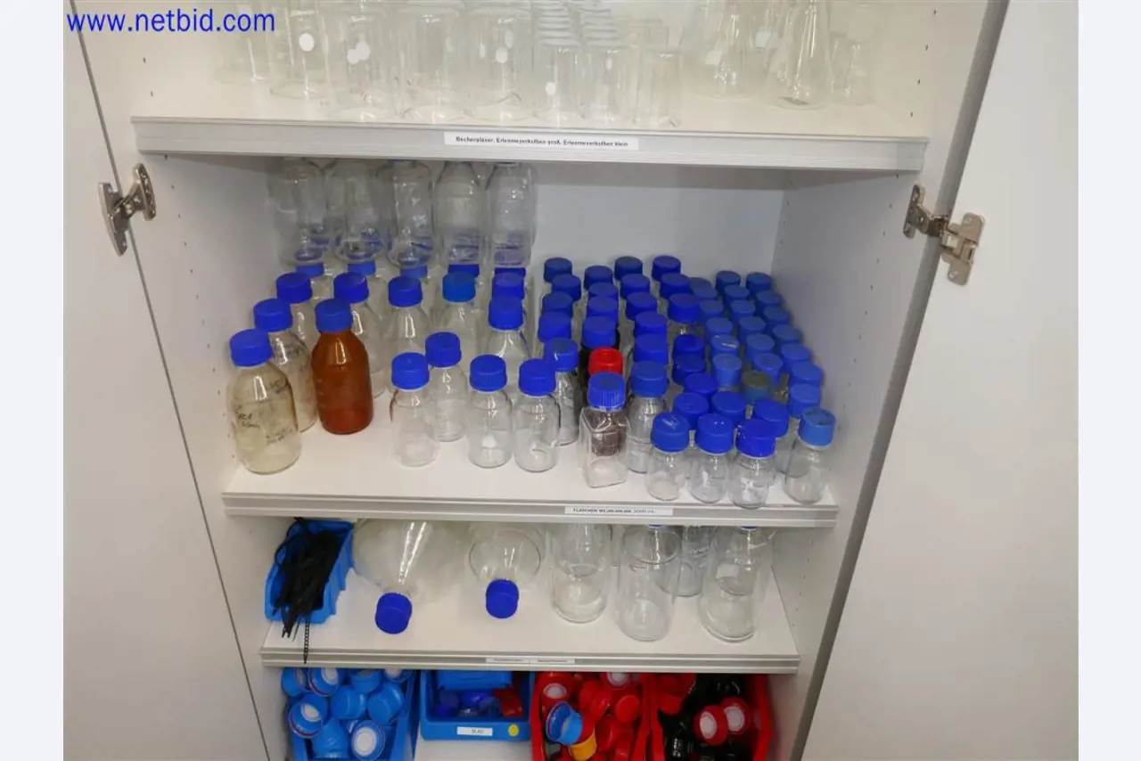 Equipamento de laboratório extenso e bem conservado-6