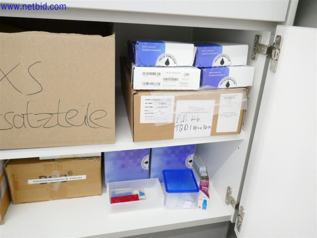 Equipos de laboratorio amplios y en buen estado-5