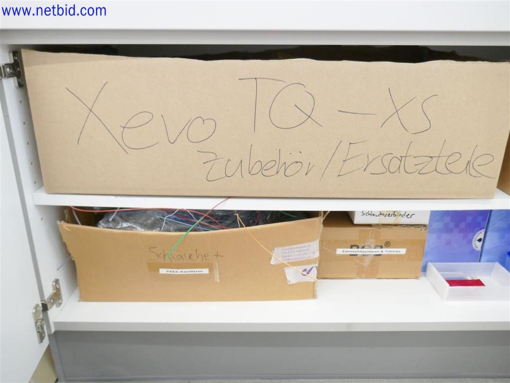 Equipos de laboratorio amplios y en buen estado-6