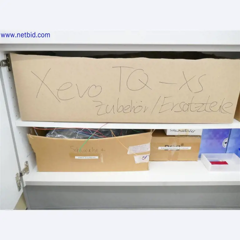 Equipos de laboratorio amplios y en buen estado-6