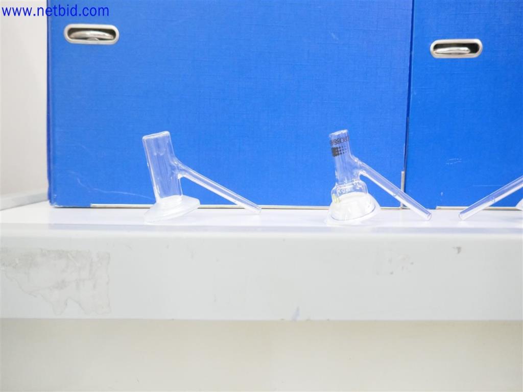 Dobře udržované a rozsáhlé laboratorní vybavení-2