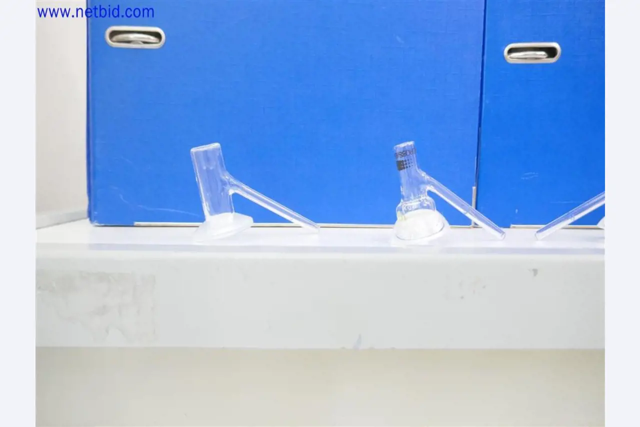 Dobře udržované a rozsáhlé laboratorní vybavení-2