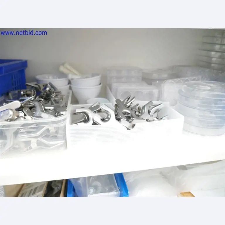 Dobře udržované a rozsáhlé laboratorní vybavení-7