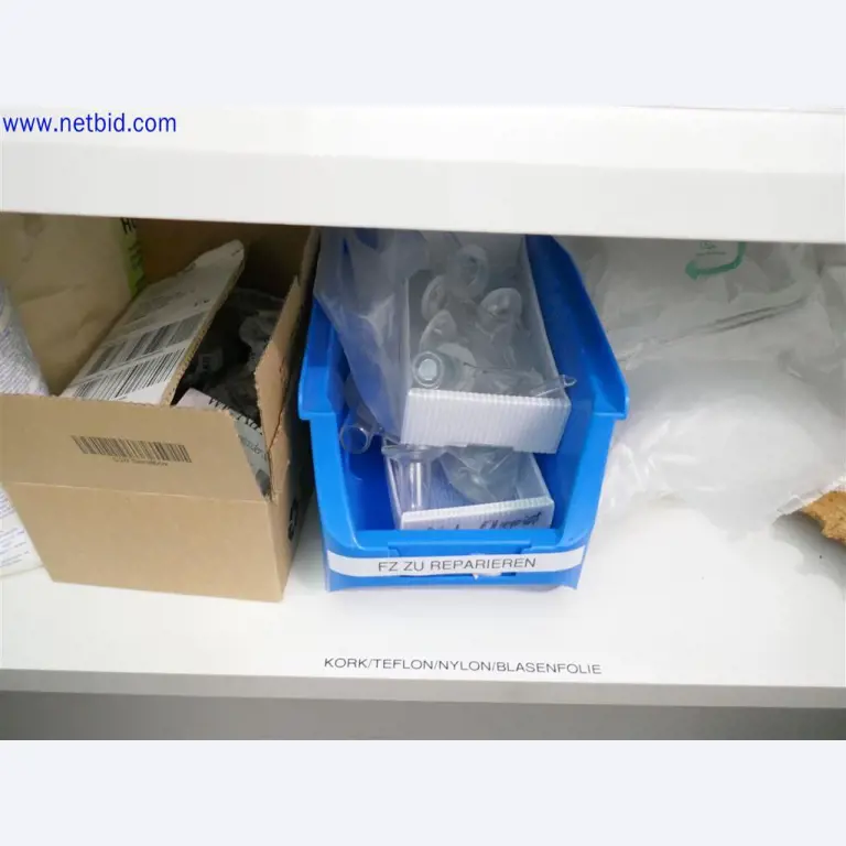 Dobře udržované a rozsáhlé laboratorní vybavení-8
