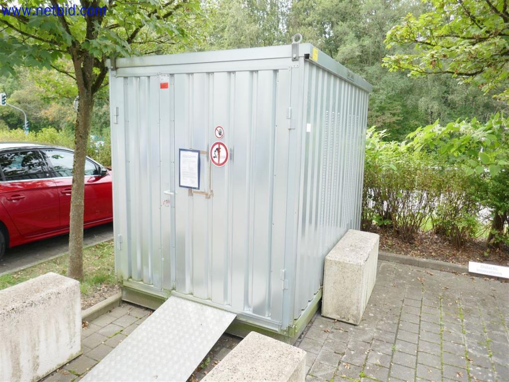 Dobře udržované a rozsáhlé laboratorní vybavení-3