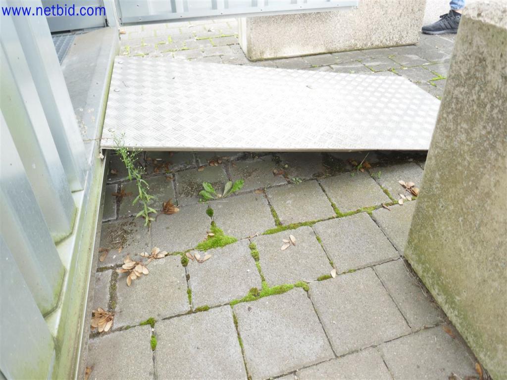 Dobře udržované a rozsáhlé laboratorní vybavení-5