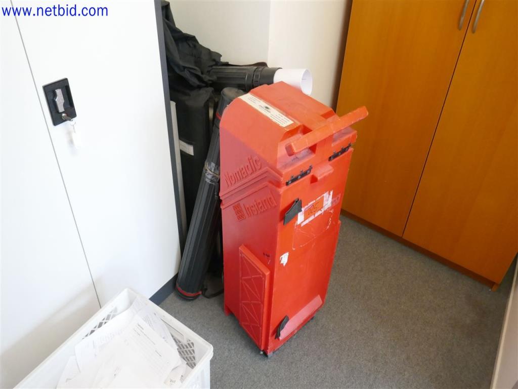 Dobře udržované a rozsáhlé laboratorní vybavení-2