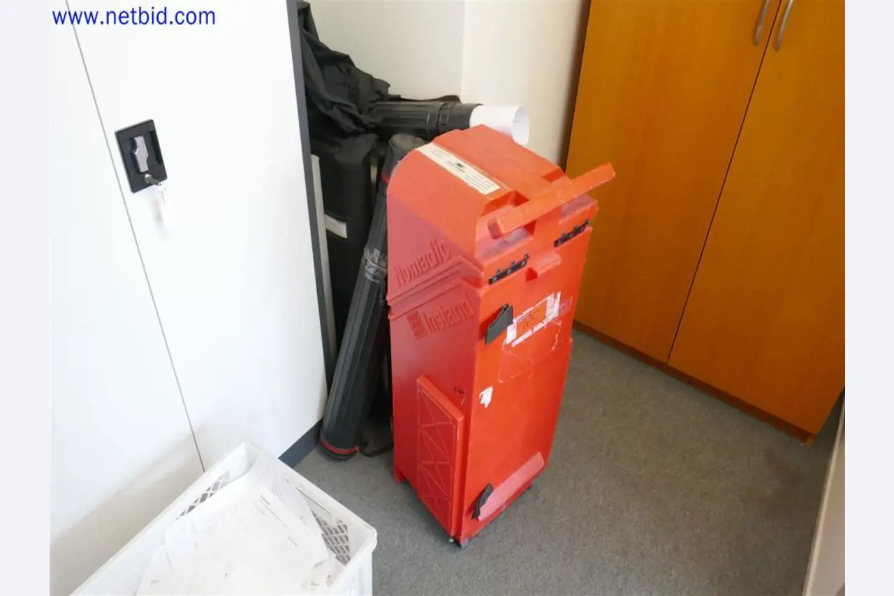 Dobře udržované a rozsáhlé laboratorní vybavení-2