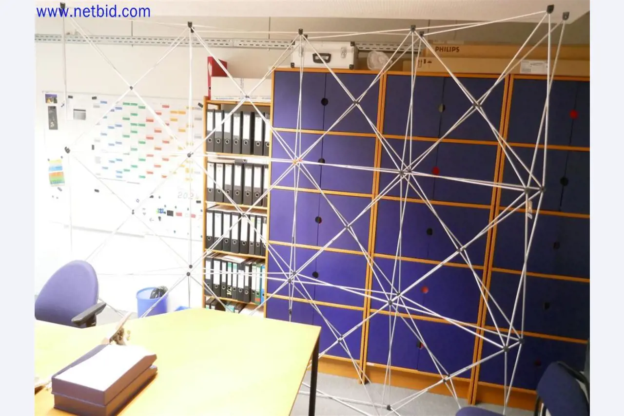 Dobře udržované a rozsáhlé laboratorní vybavení-3