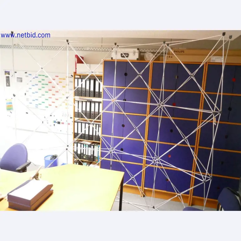 Dobře udržované a rozsáhlé laboratorní vybavení-3