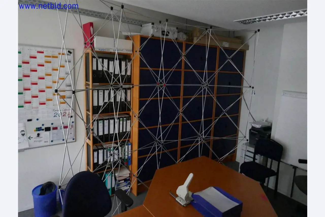 Dobře udržované a rozsáhlé laboratorní vybavení-4