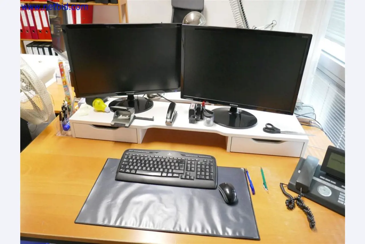 Equipamento de laboratório extenso e bem conservado-1