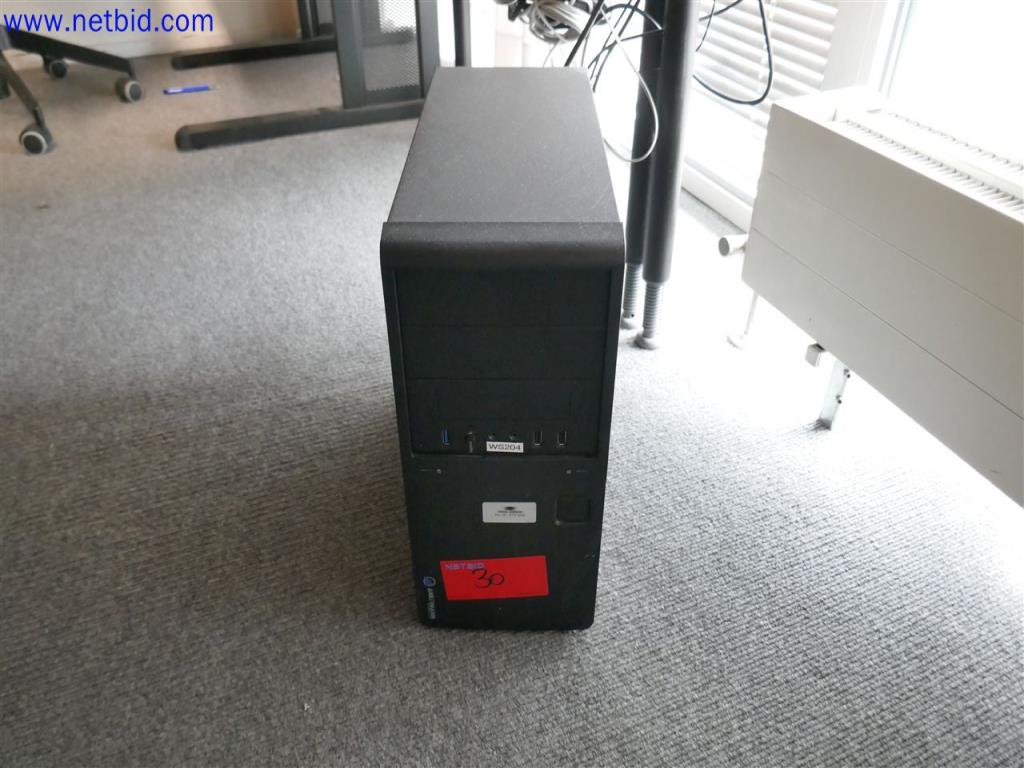 Gepflegte und umfangreiche Laborausstattung -2