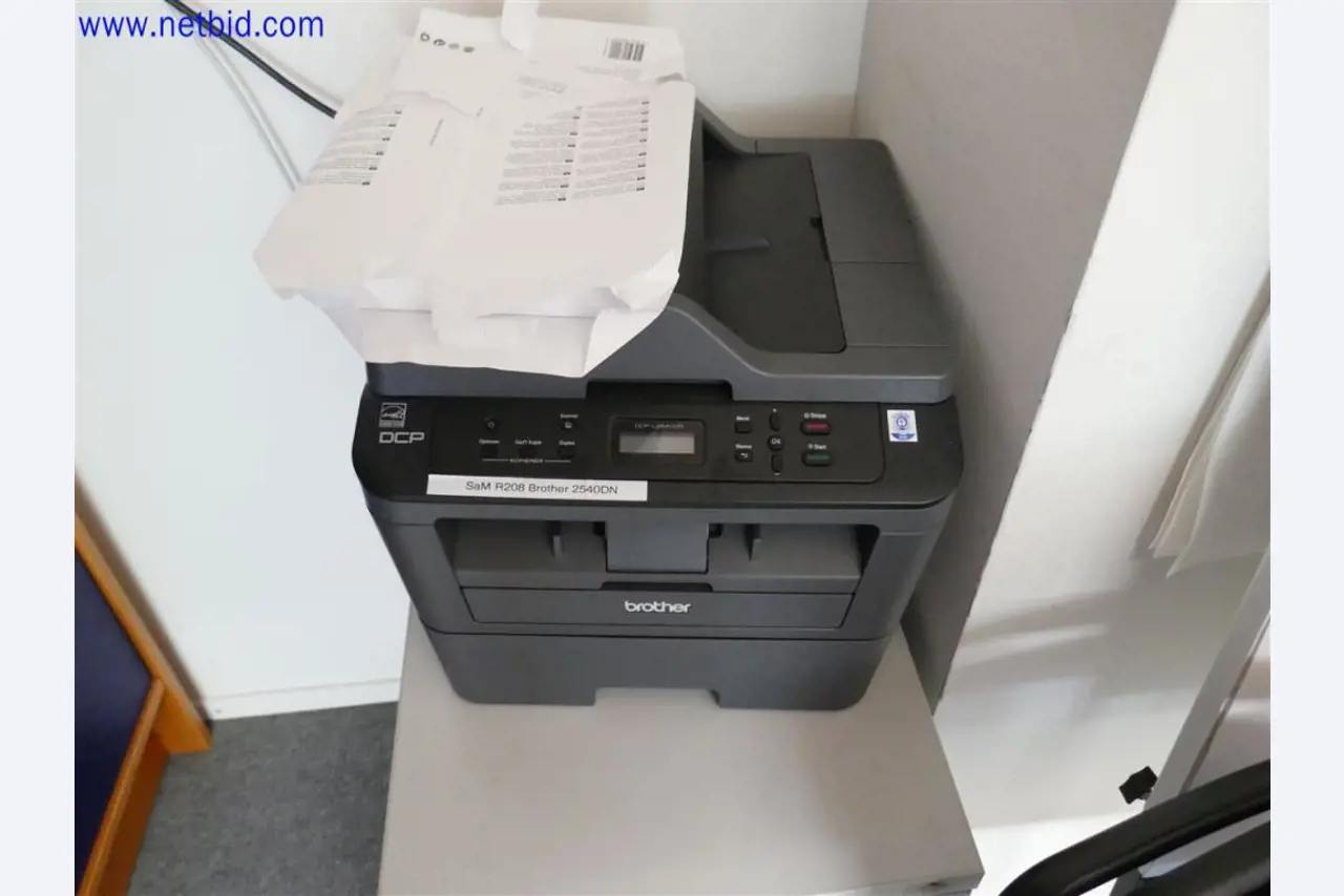 Equipamento de laboratório extenso e bem conservado-3