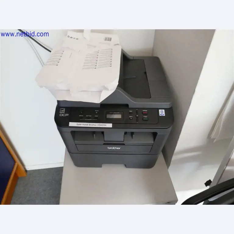 Equipamento de laboratório extenso e bem conservado-3