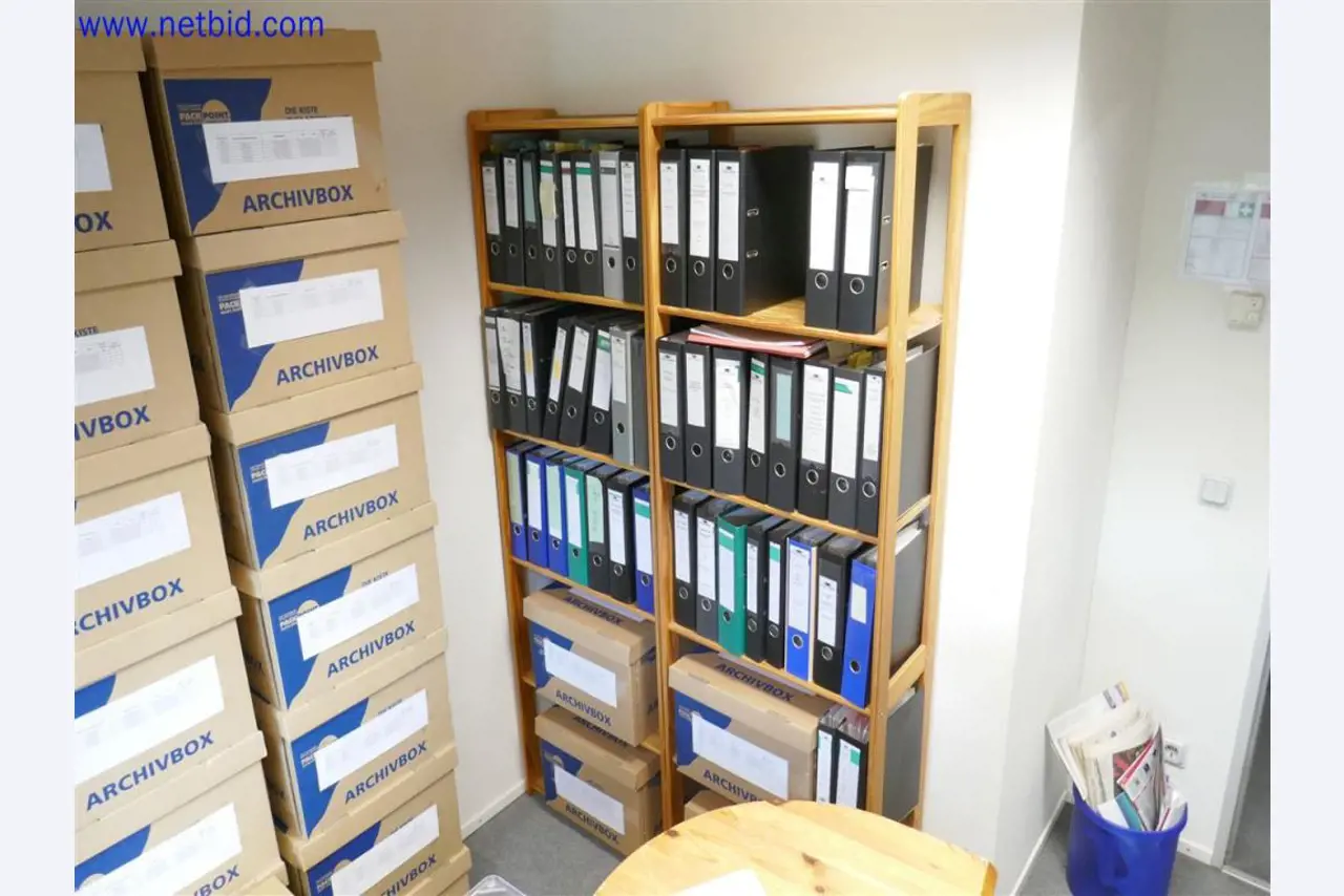 Equipos de laboratorio amplios y en buen estado-2