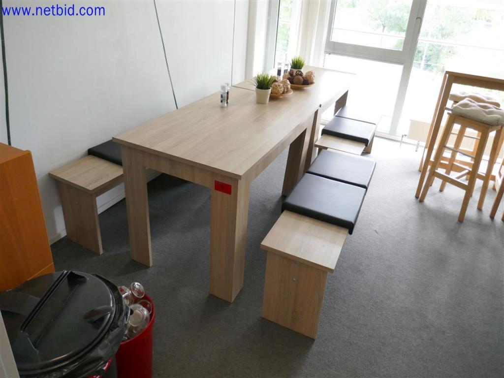 Gepflegte und umfangreiche Laborausstattung -2