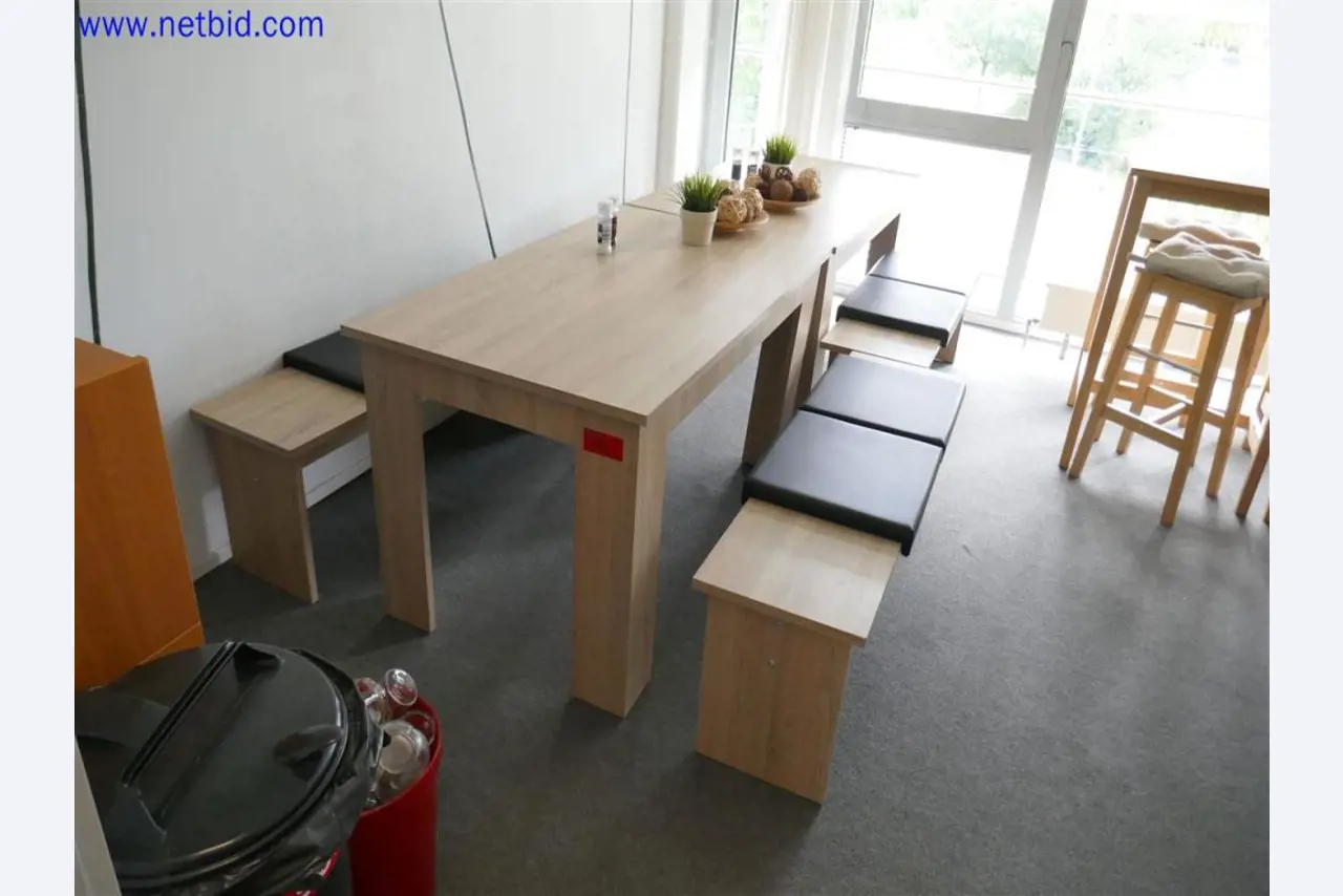 Gepflegte und umfangreiche Laborausstattung -2