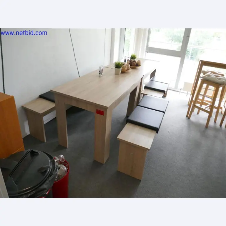 Gepflegte und umfangreiche Laborausstattung -2