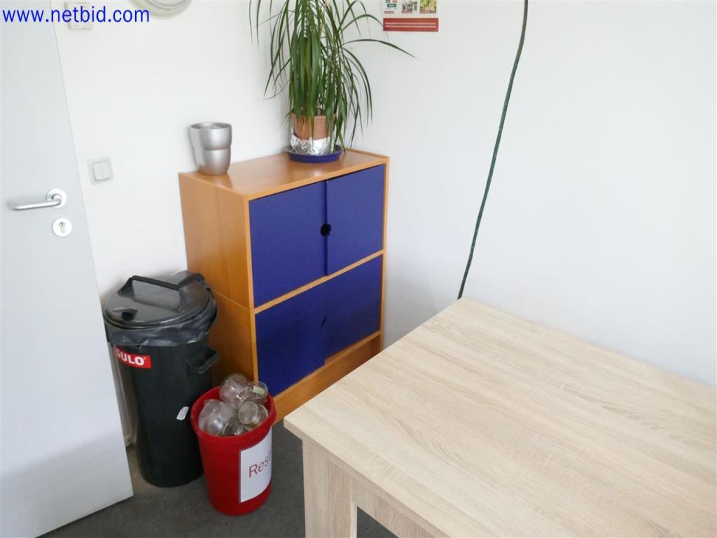 Gepflegte und umfangreiche Laborausstattung -4