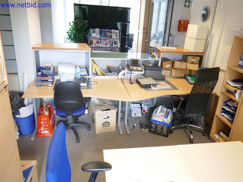 Equipos de laboratorio amplios y en buen estado-2