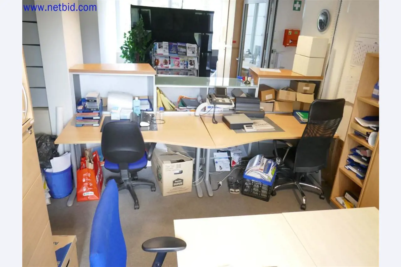 Dobře udržované a rozsáhlé laboratorní vybavení-2