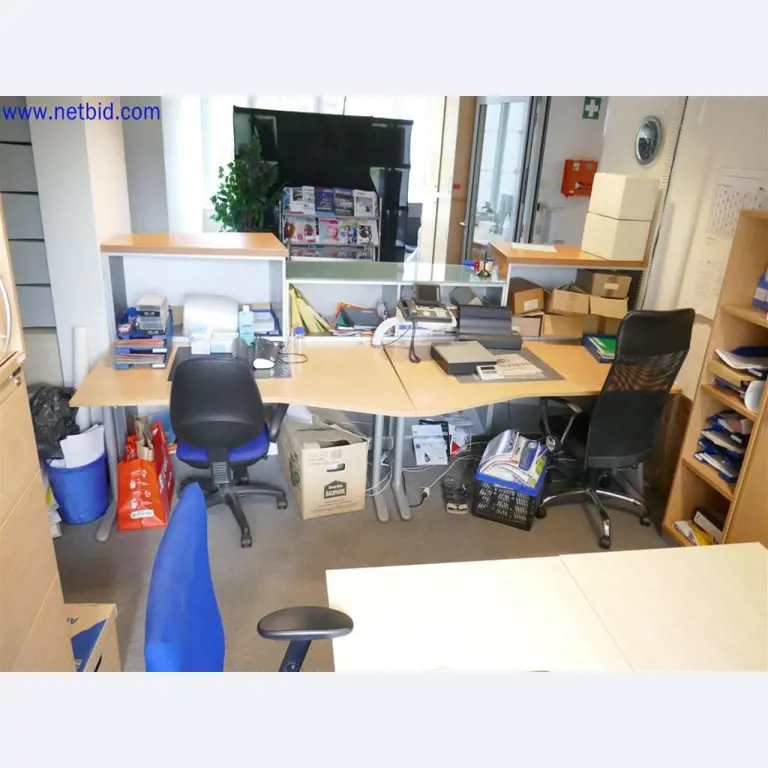 Dobře udržované a rozsáhlé laboratorní vybavení-2