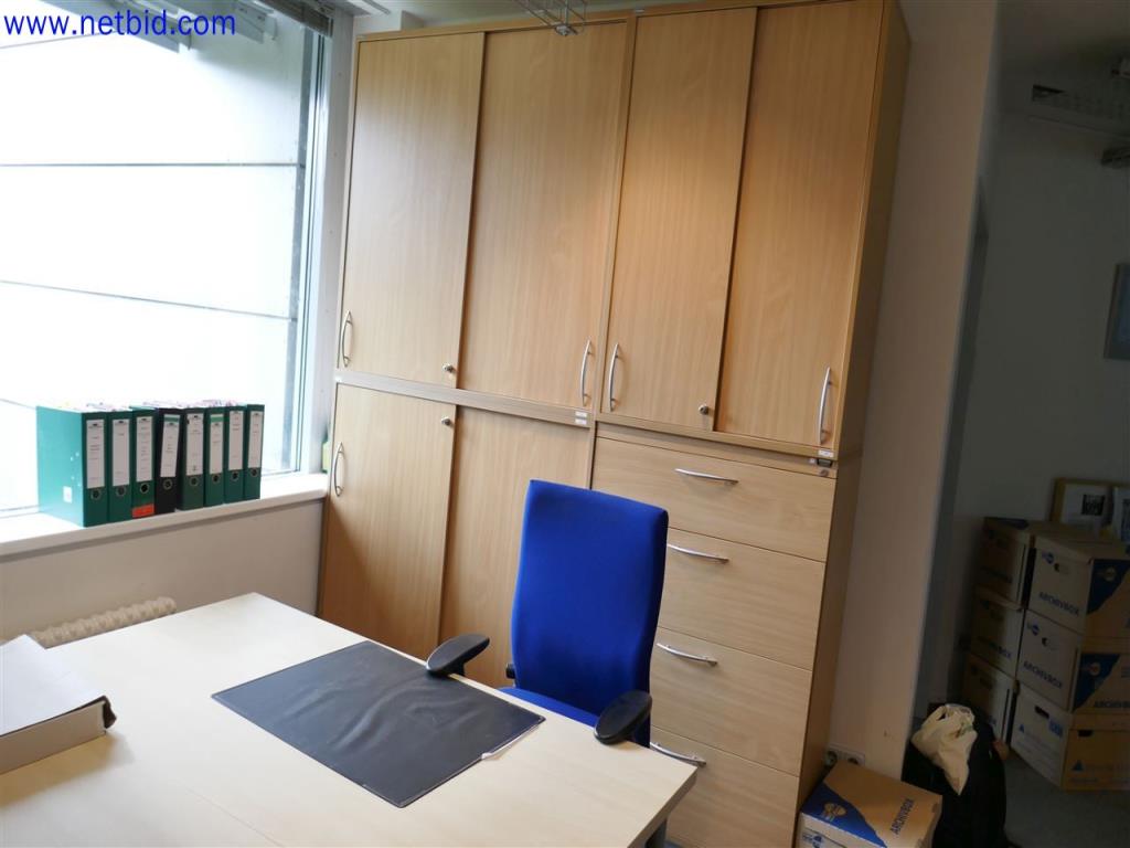 Equipos de laboratorio amplios y en buen estado-3