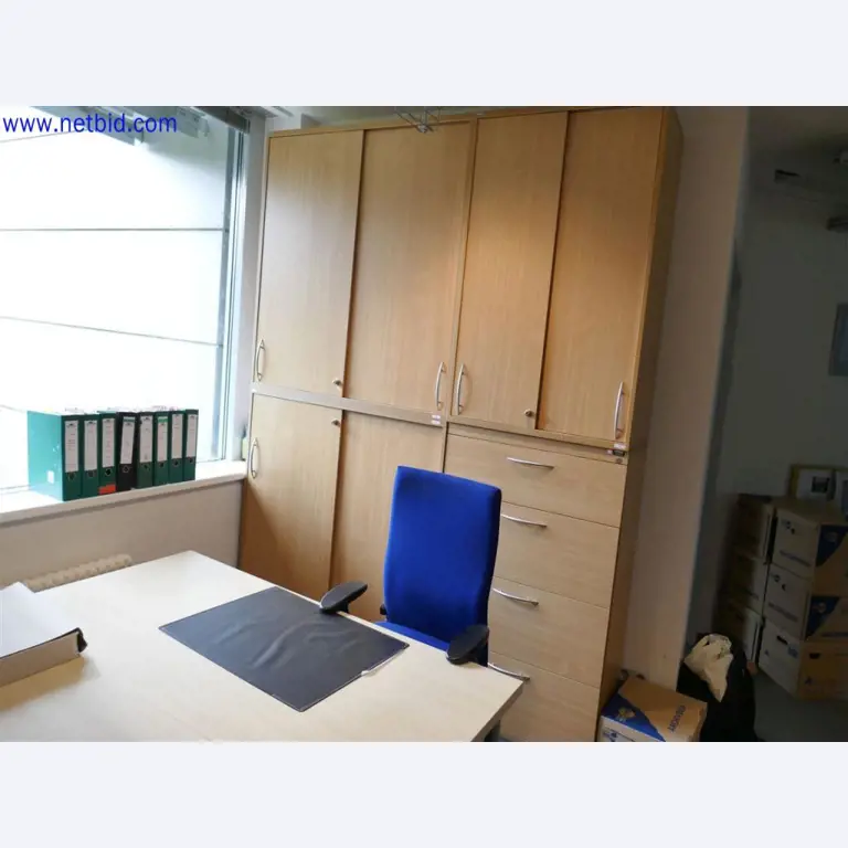 Dobře udržované a rozsáhlé laboratorní vybavení-3