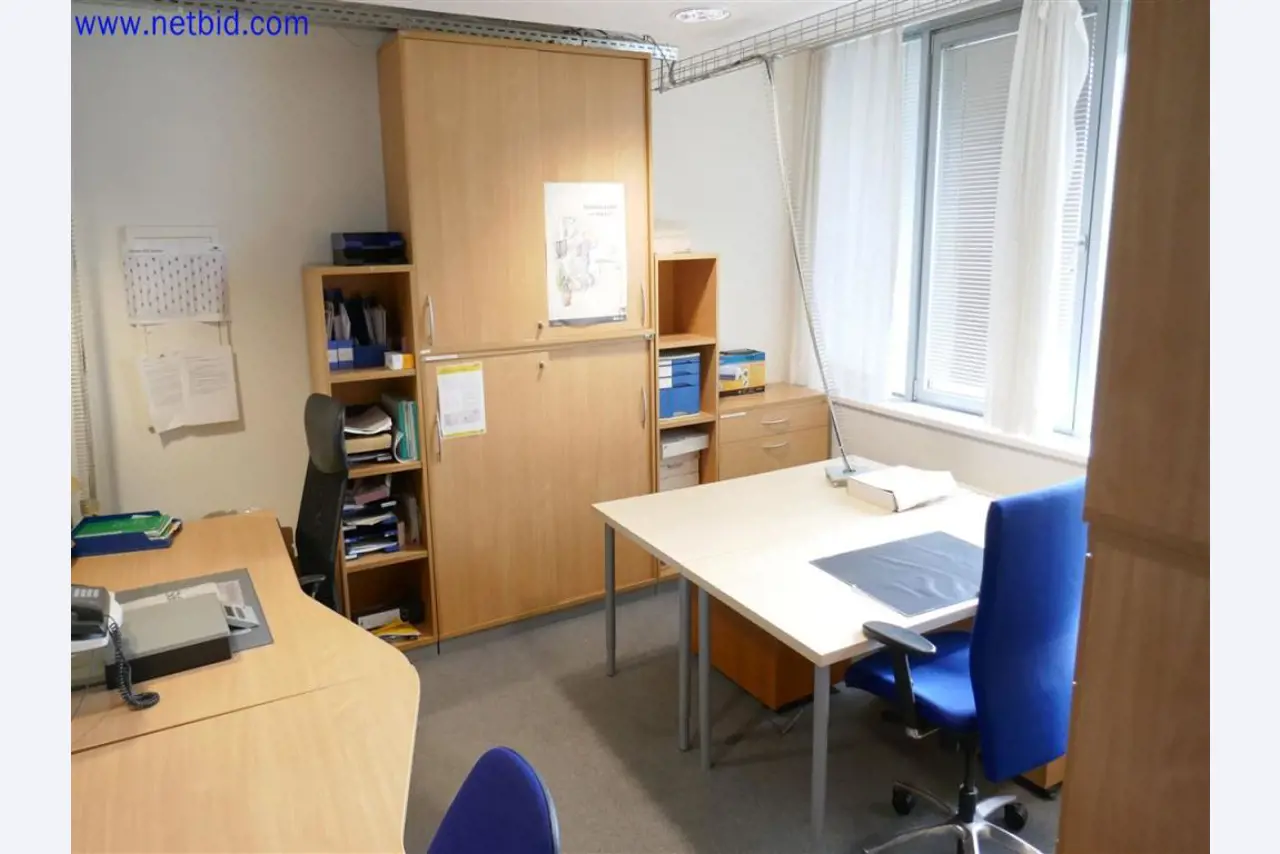 Dobře udržované a rozsáhlé laboratorní vybavení-4