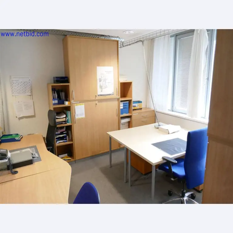 Dobře udržované a rozsáhlé laboratorní vybavení-4