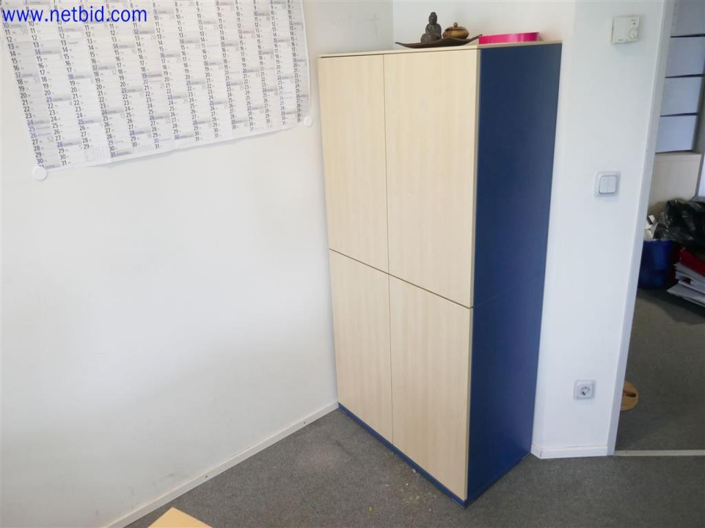 Gepflegte und umfangreiche Laborausstattung -1