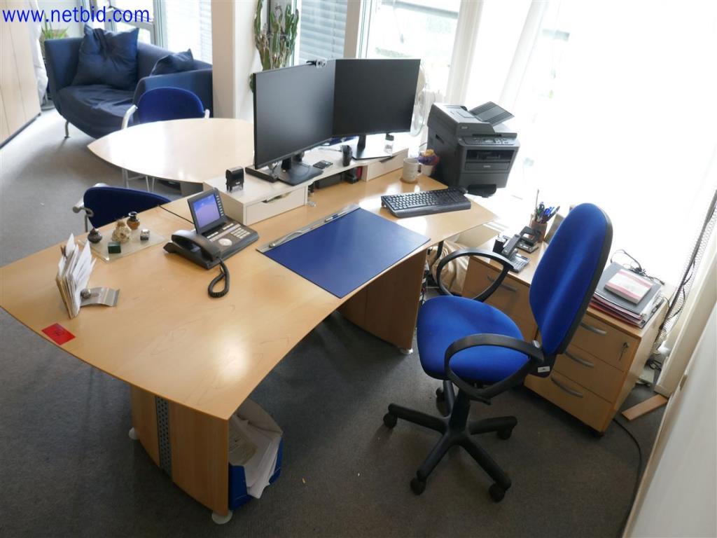 Gepflegte und umfangreiche Laborausstattung -2