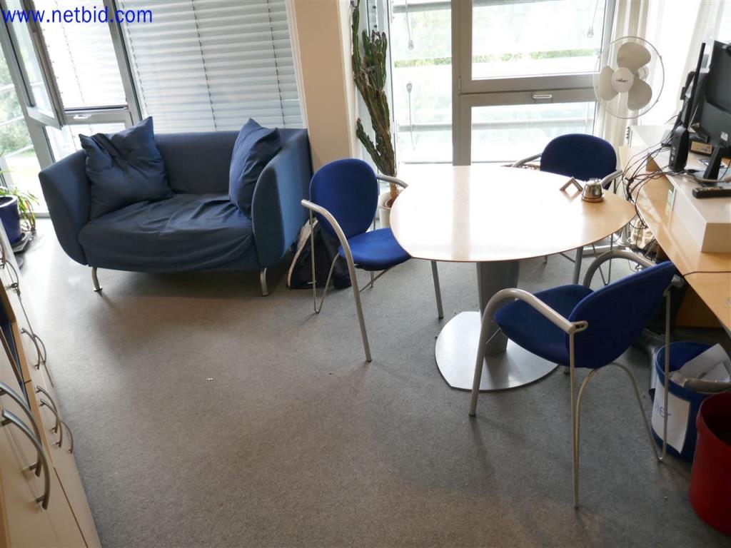 Gepflegte und umfangreiche Laborausstattung -3