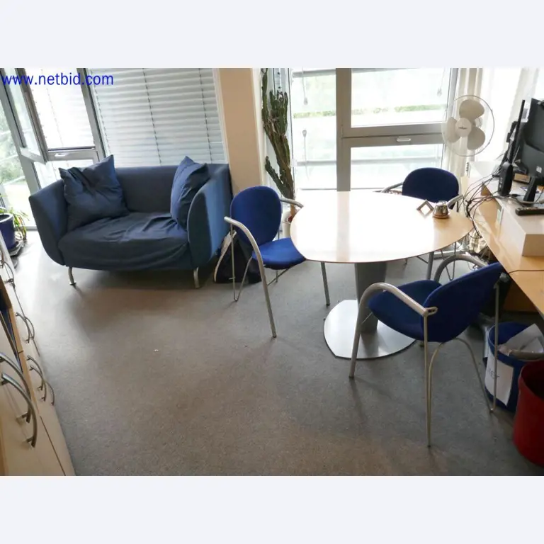 Gepflegte und umfangreiche Laborausstattung -3