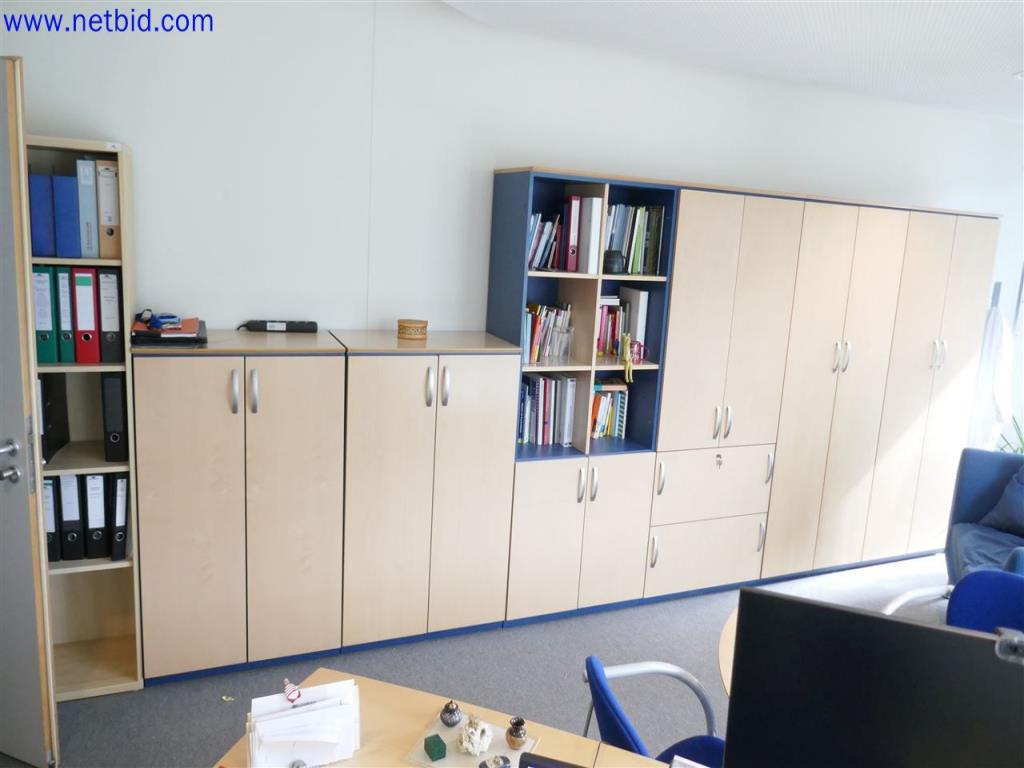 Gepflegte und umfangreiche Laborausstattung -4