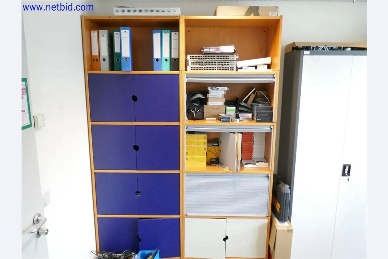 Gepflegte und umfangreiche Laborausstattung -4