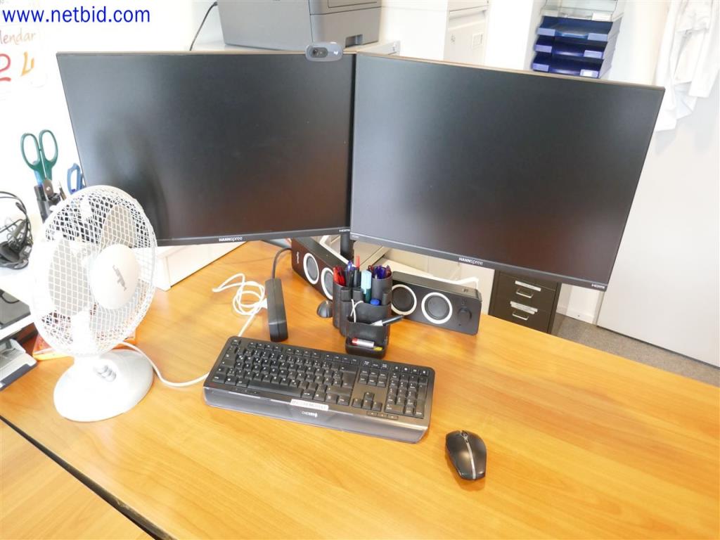 Equipos de laboratorio amplios y en buen estado-1