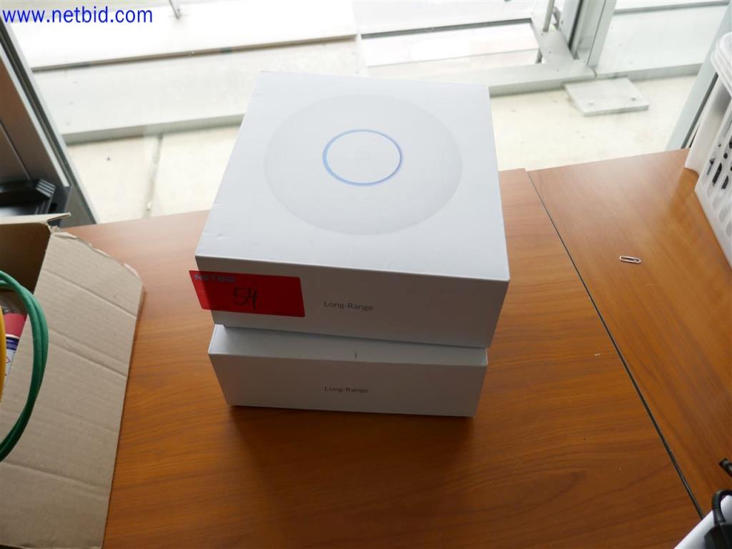 Equipos de laboratorio amplios y en buen estado-2