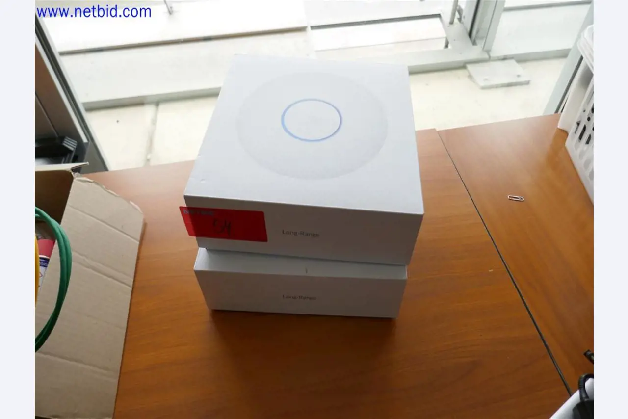 Equipos de laboratorio amplios y en buen estado-2