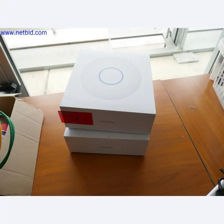 Equipos de laboratorio amplios y en buen estado-2