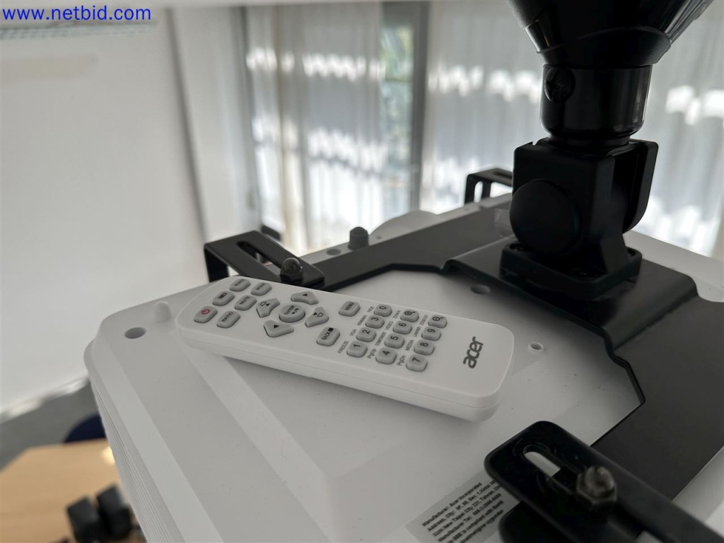 Dobře udržované a rozsáhlé laboratorní vybavení-2