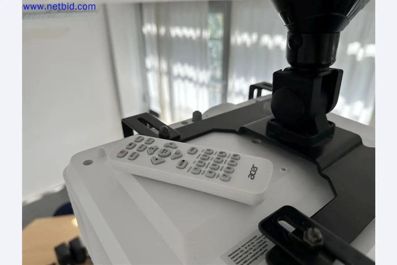 Dobře udržované a rozsáhlé laboratorní vybavení-2