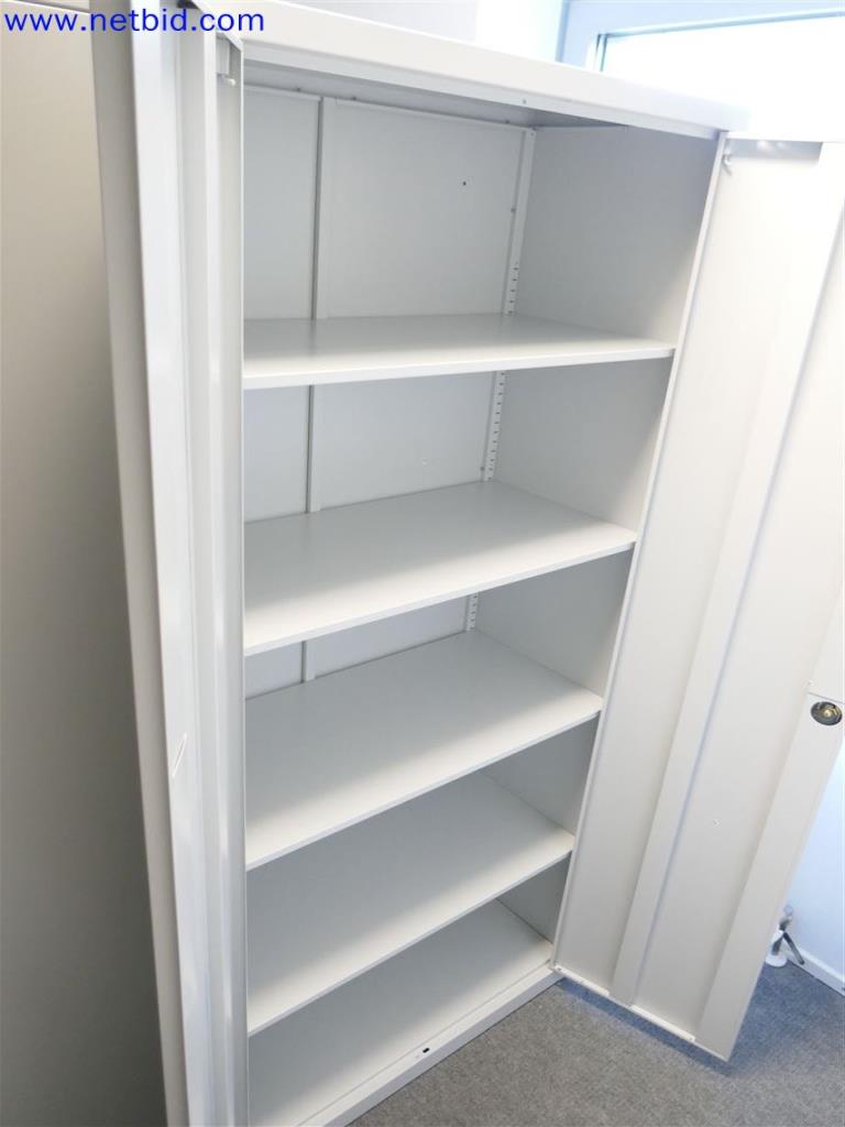 Equipos de laboratorio amplios y en buen estado-2