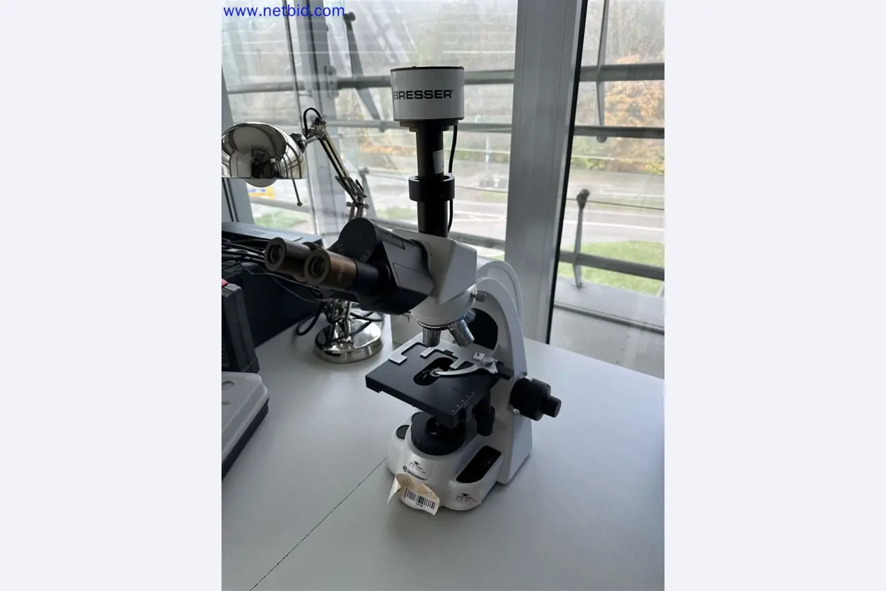 Dobře udržované a rozsáhlé laboratorní vybavení-1