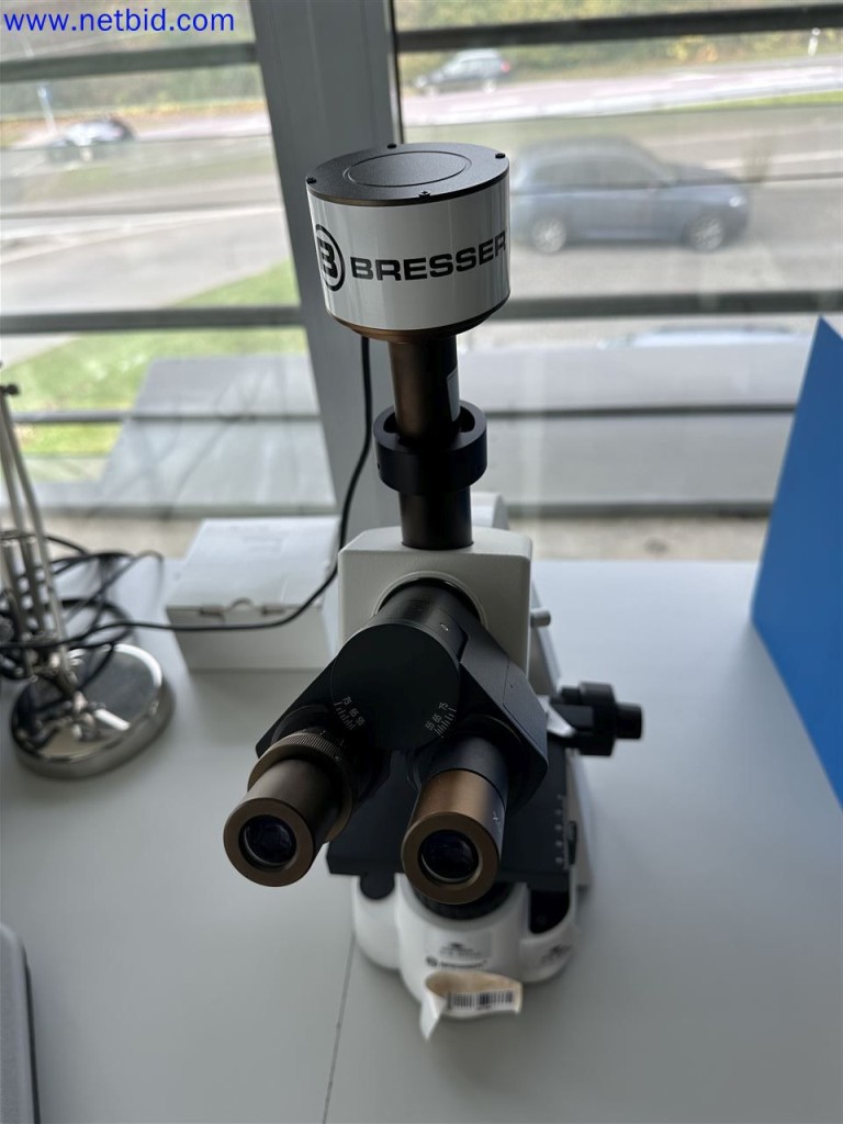 Dobře udržované a rozsáhlé laboratorní vybavení-2