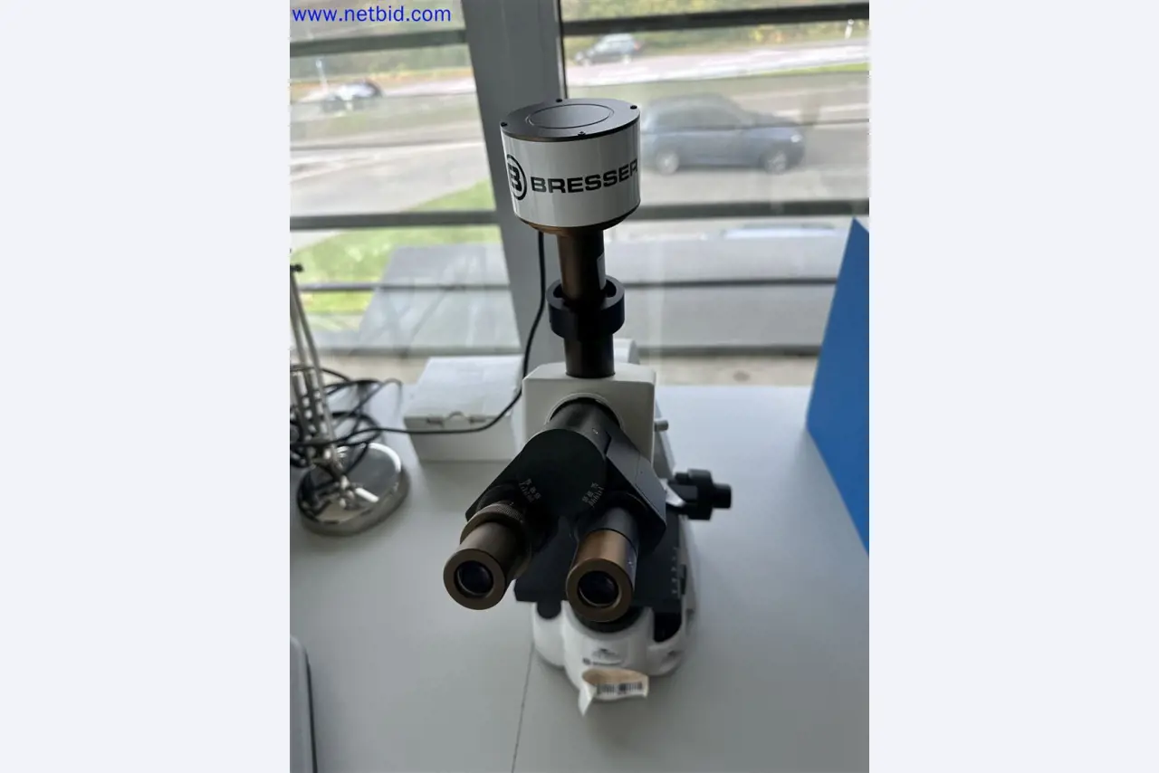 Dobře udržované a rozsáhlé laboratorní vybavení-2