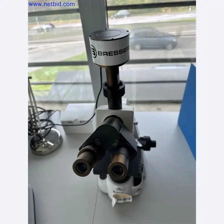 Dobře udržované a rozsáhlé laboratorní vybavení-2