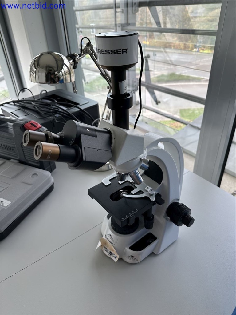 Dobře udržované a rozsáhlé laboratorní vybavení-4