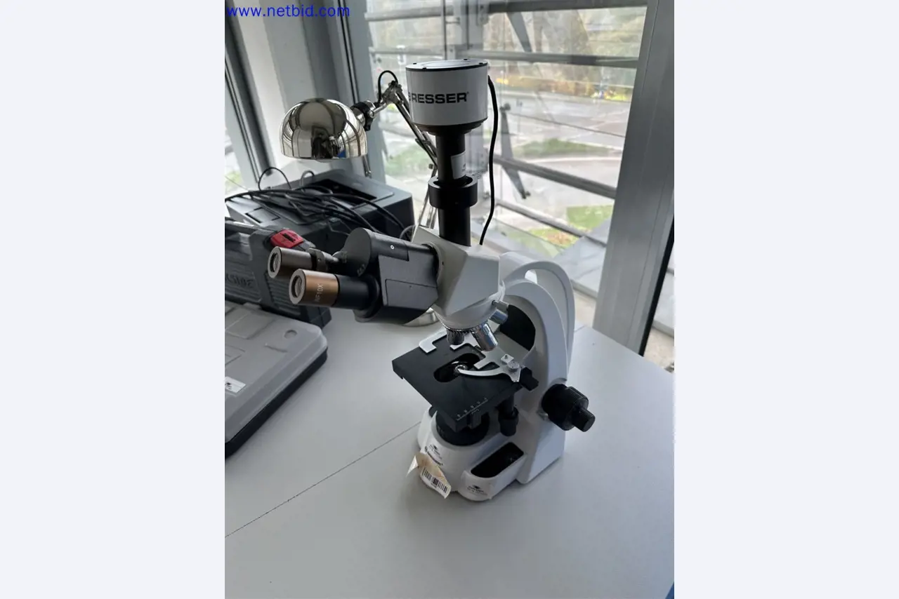 Dobře udržované a rozsáhlé laboratorní vybavení-4